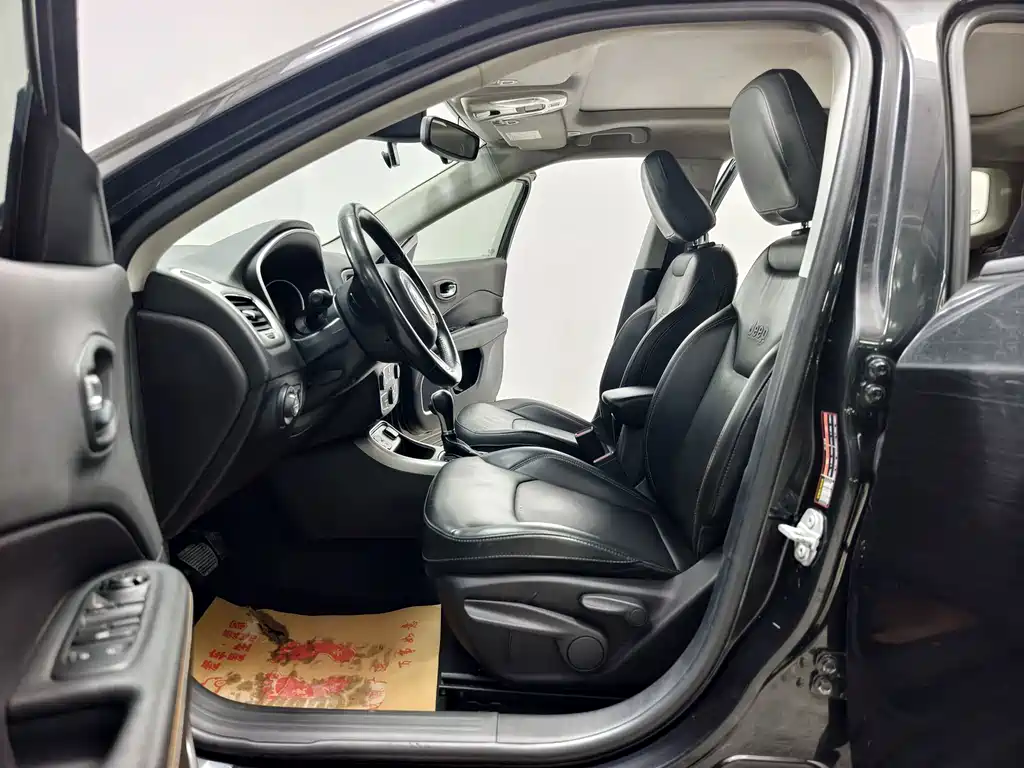 Jeep Compass — миниатюра 11