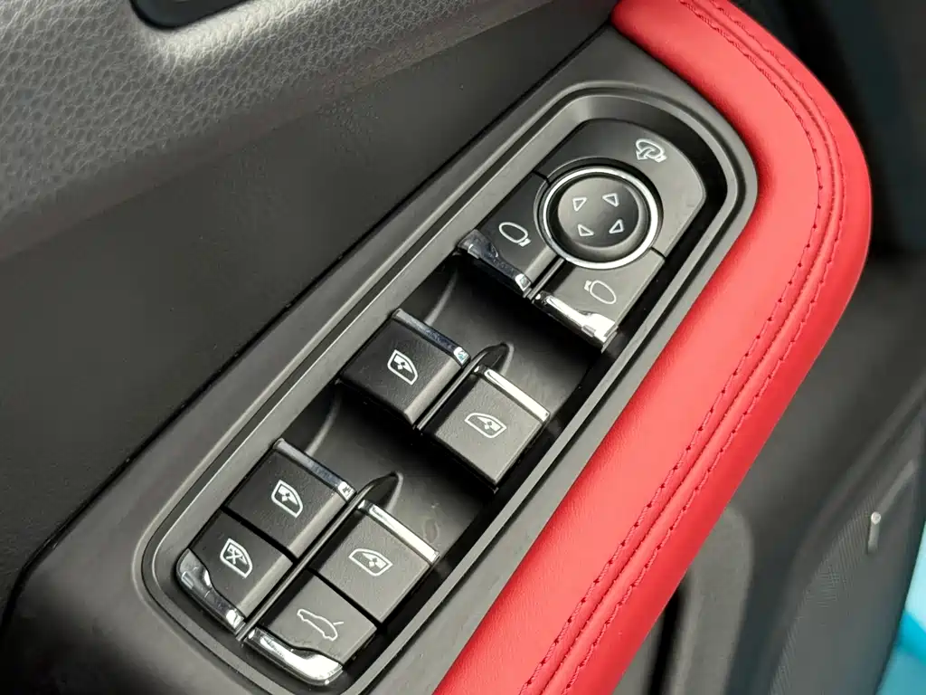 Porsche Macan — миниатюра 14