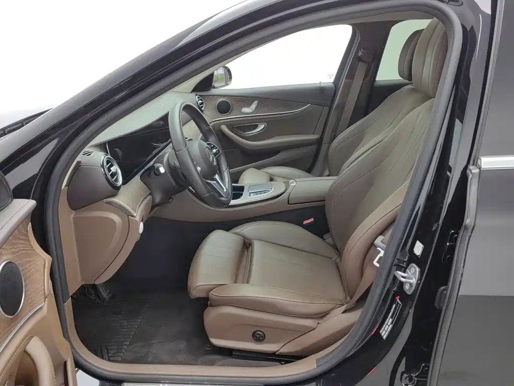 Mercedes-Benz E-Class — миниатюра 10
