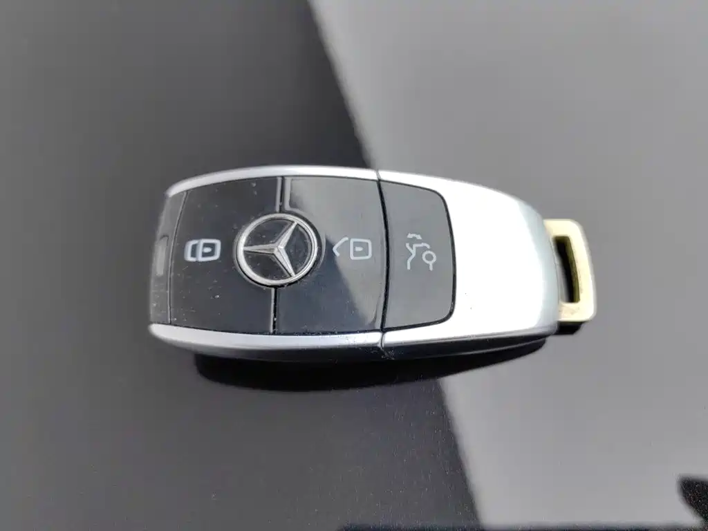 Mercedes-Benz E-Class — миниатюра 19