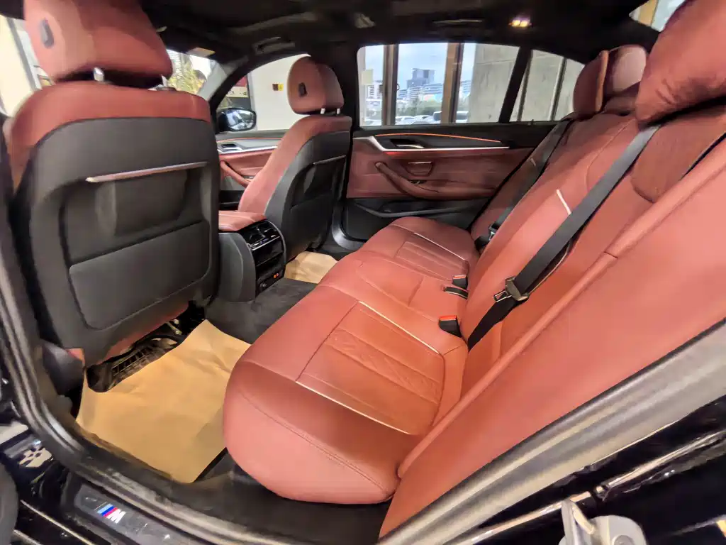 BMW 5 Series — миниатюра 8