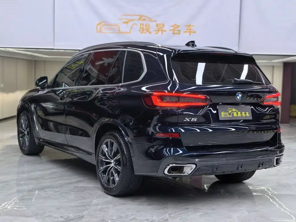 BMW X5 2022 xDrive 30Li Premium M Sport