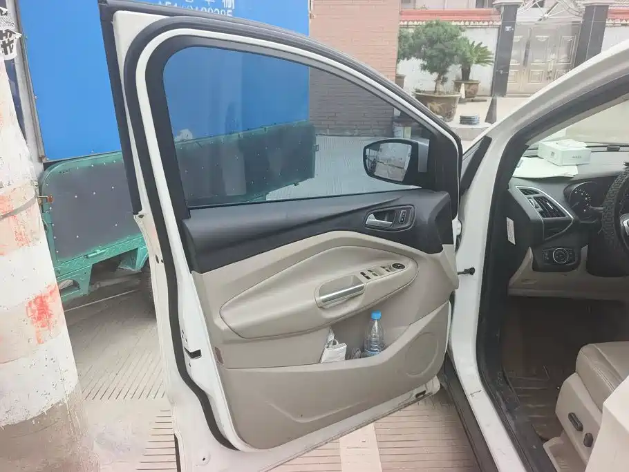 Ford Kuga — миниатюра 7