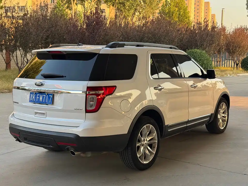 Ford Explorer (Import) — миниатюра 6