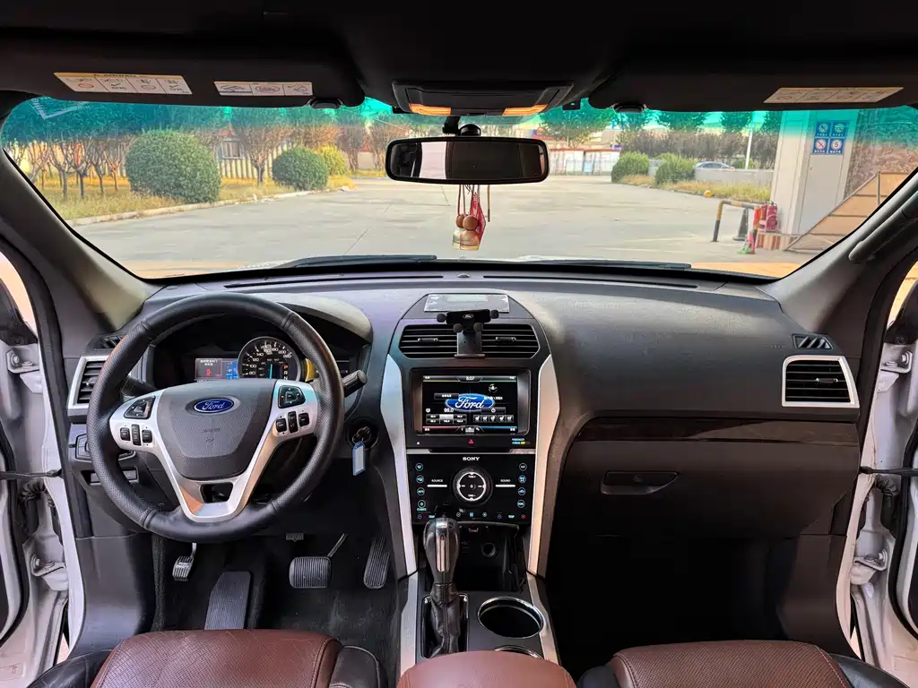 Ford Explorer (Import) — миниатюра 9