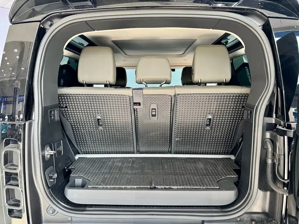 Land Rover Defender — миниатюра 24