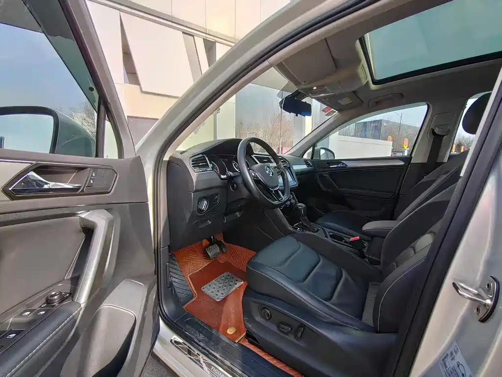VOLKSWAGEN TIGUAN L