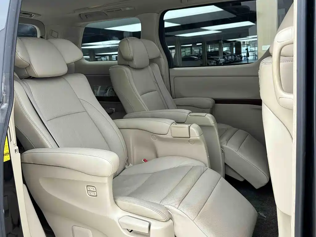 Toyota Alphard 2011 3.5L Luxury