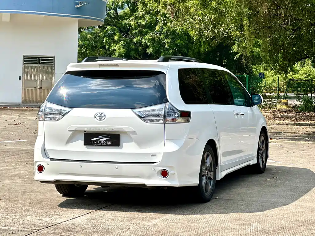 Toyota Sienna — миниатюра 8