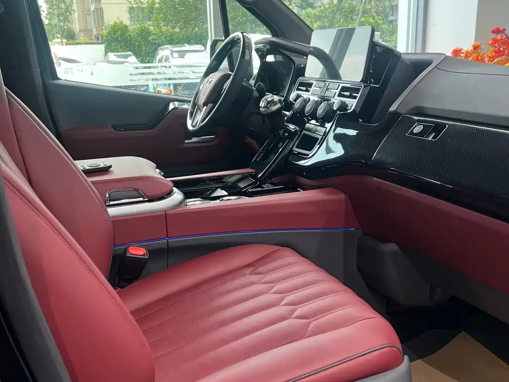 Toyota HiAce 2025 3.5L AT