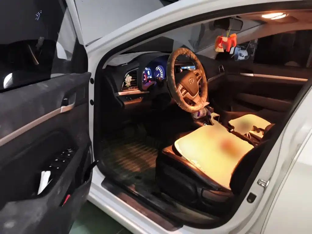 Hyundai Elantra — миниатюра 17
