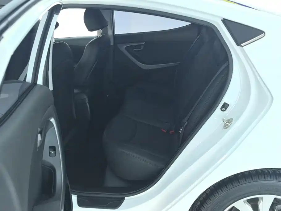 Hyundai Elantra Langdong — миниатюра 11