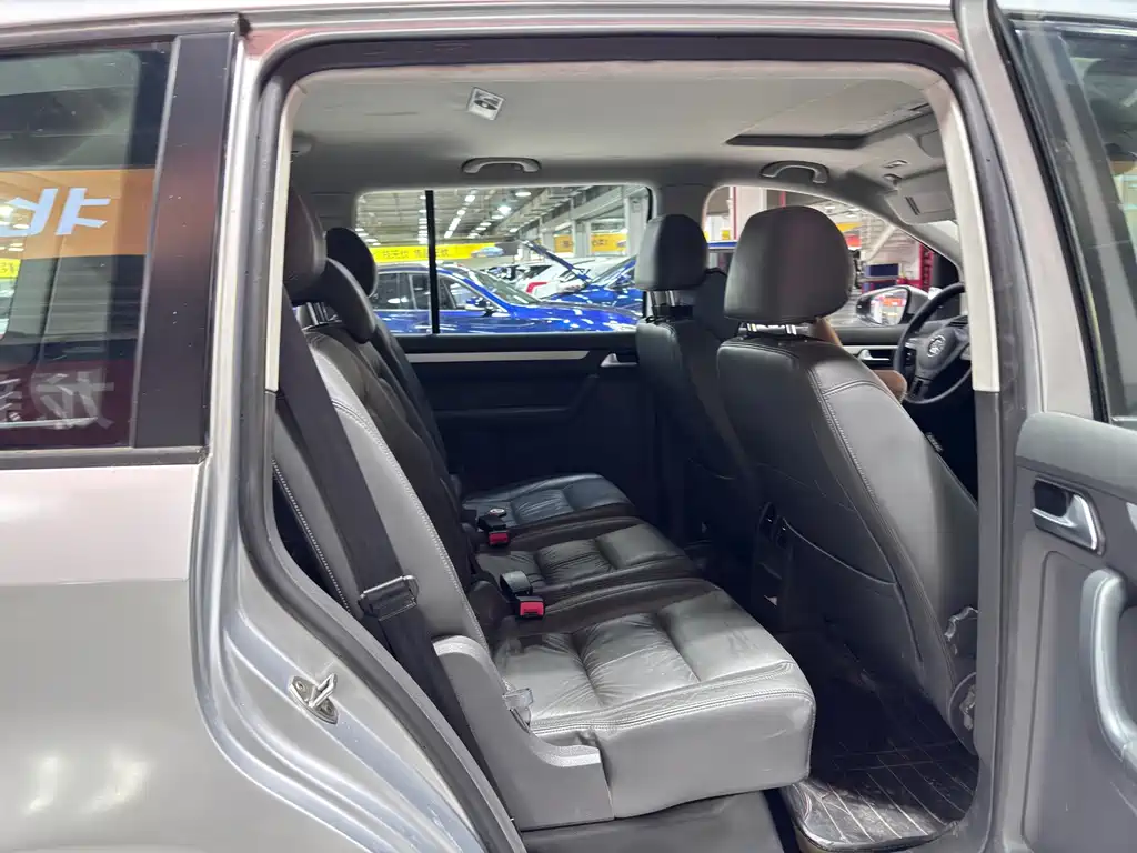 Volkswagen Touran — миниатюра 11