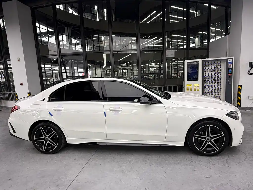 Mercedes-Benz C-Class — миниатюра 11