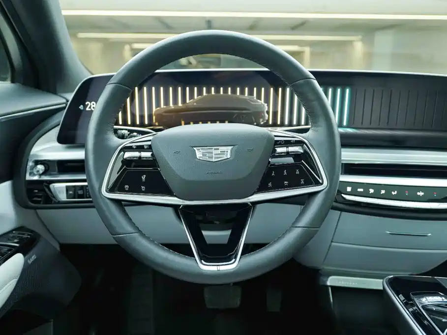 Cadillac Lyriq — миниатюра 13