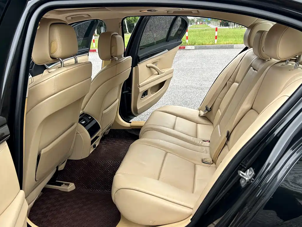 BMW 5 Series — миниатюра 8