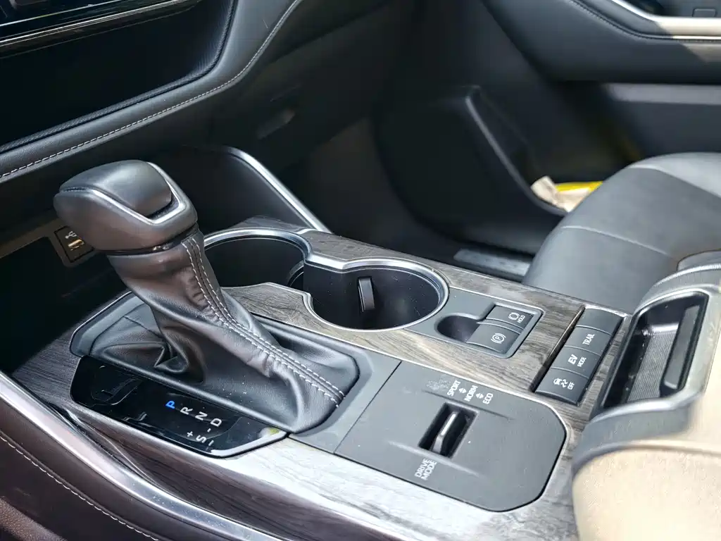 Toyota Crown Kluger — миниатюра 19