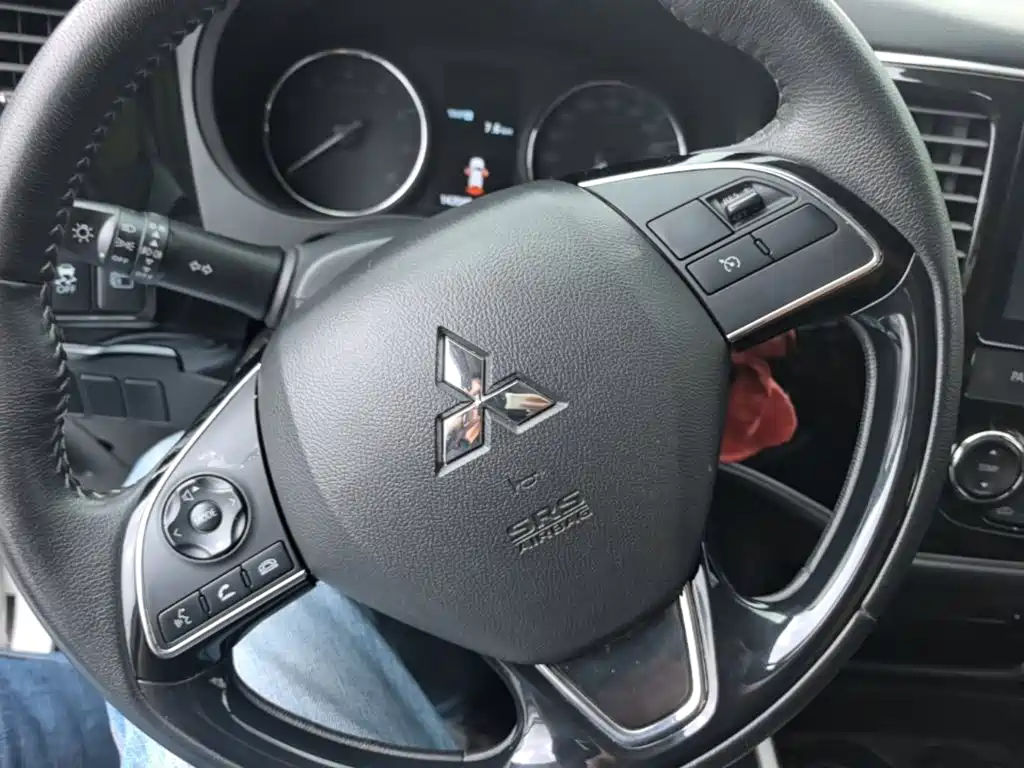 Mitsubishi Outlander — миниатюра 11