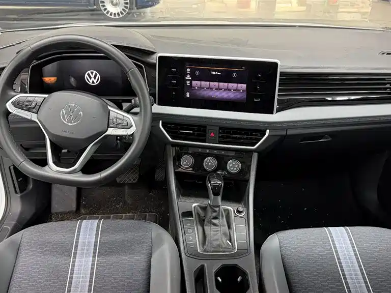 Volkswagen Sagitar 2024 200TSI DSG