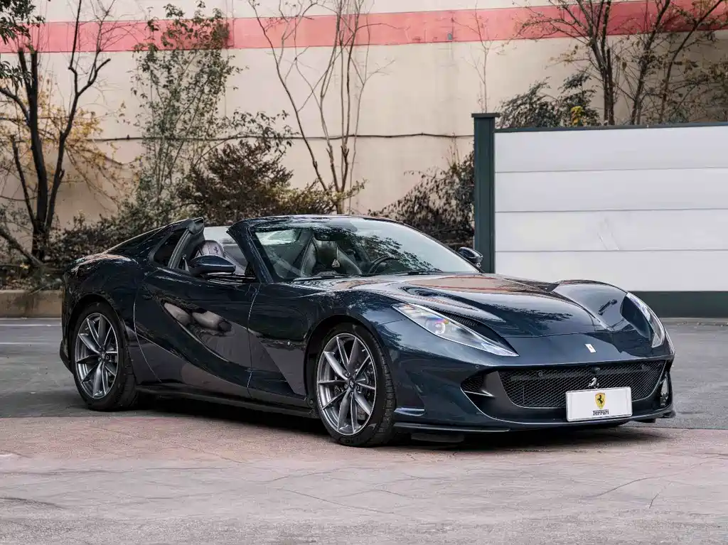 FERRARI 812