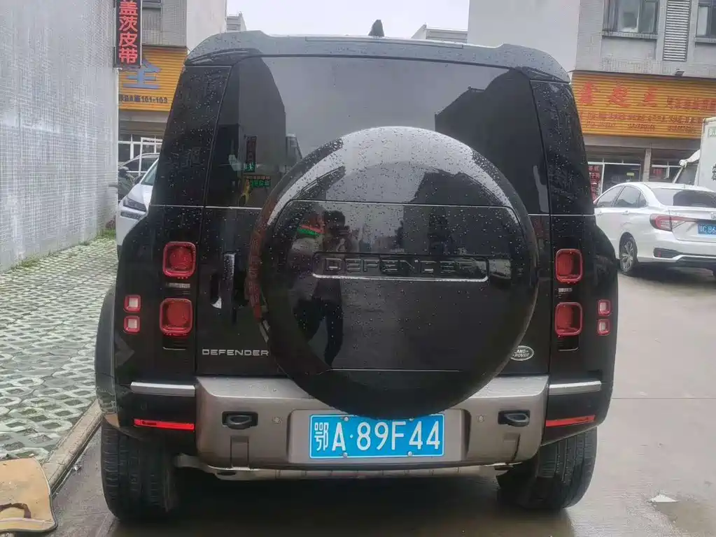 LAND ROVER DEFENDER