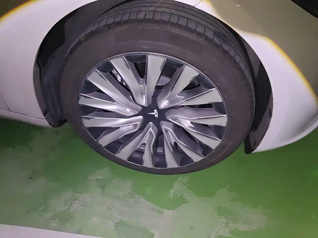 Tesla Model 3 — миниатюра 25