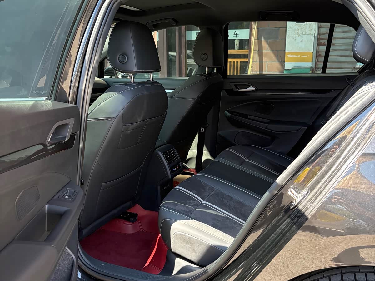 Volkswagen Golf 1.4 л 2023 г. Чёрный, пробег 30000 км