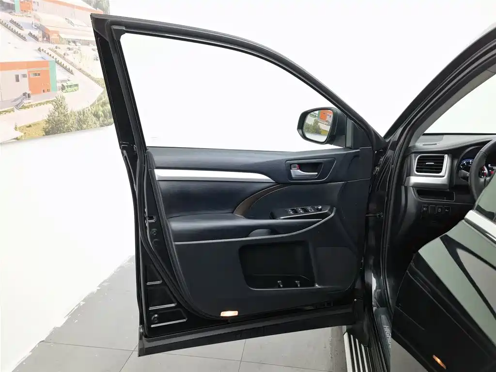 Toyota Highlander 2021 2.0T Luxury 7 мест