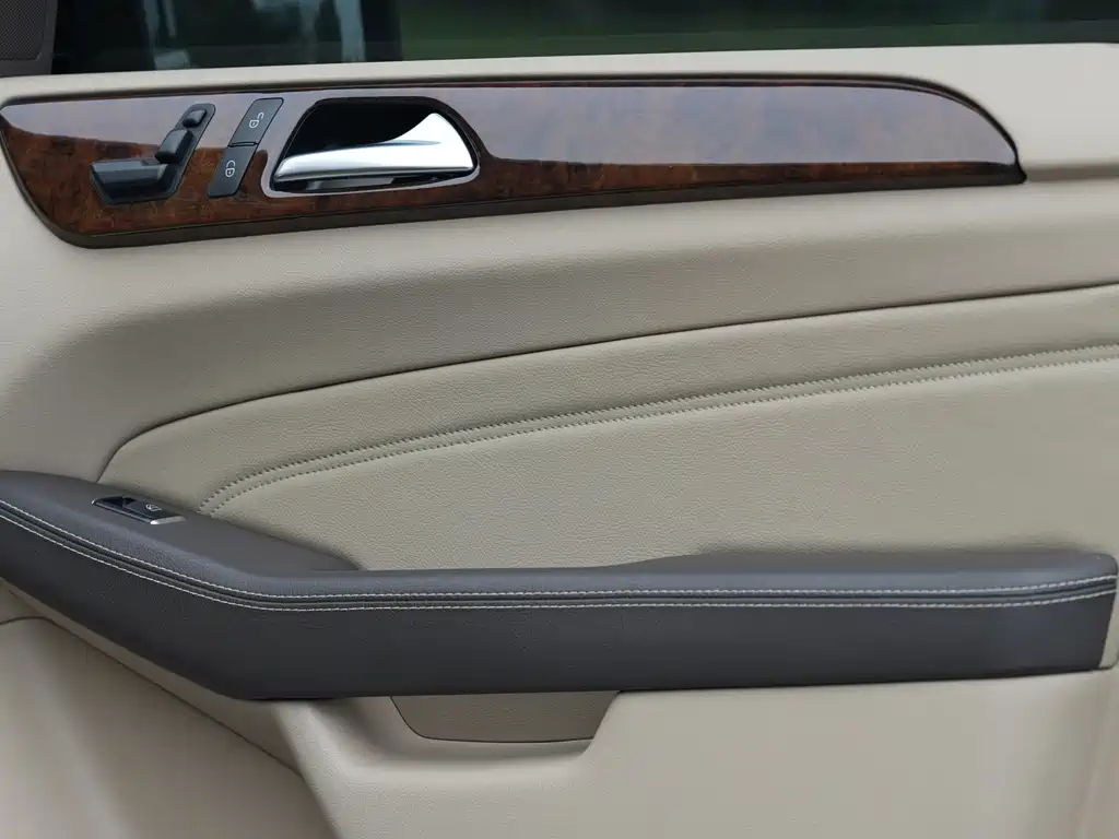 Mercedes-Benz M-Class — миниатюра 18