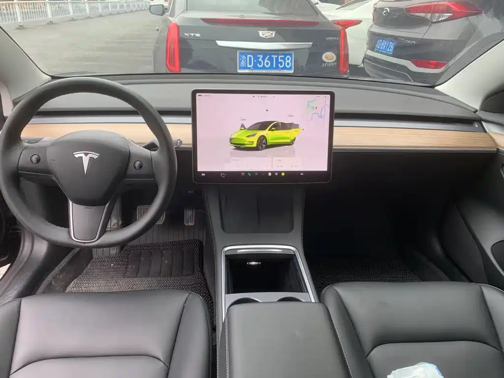 TESLA MODEL 3