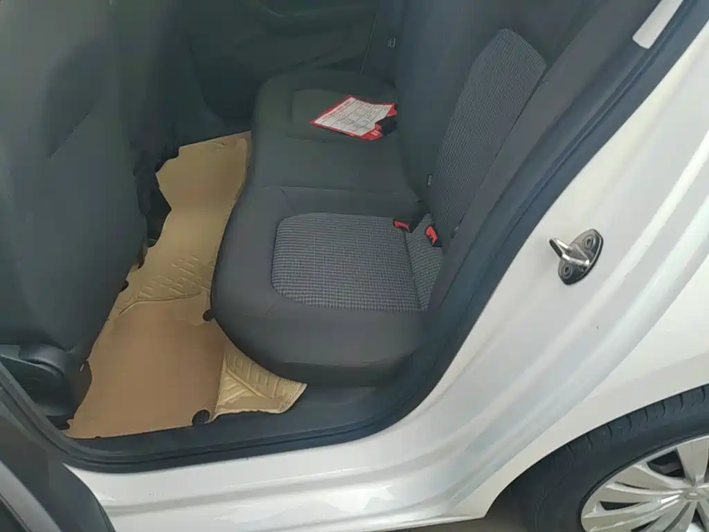 Volkswagen Santana — миниатюра 17