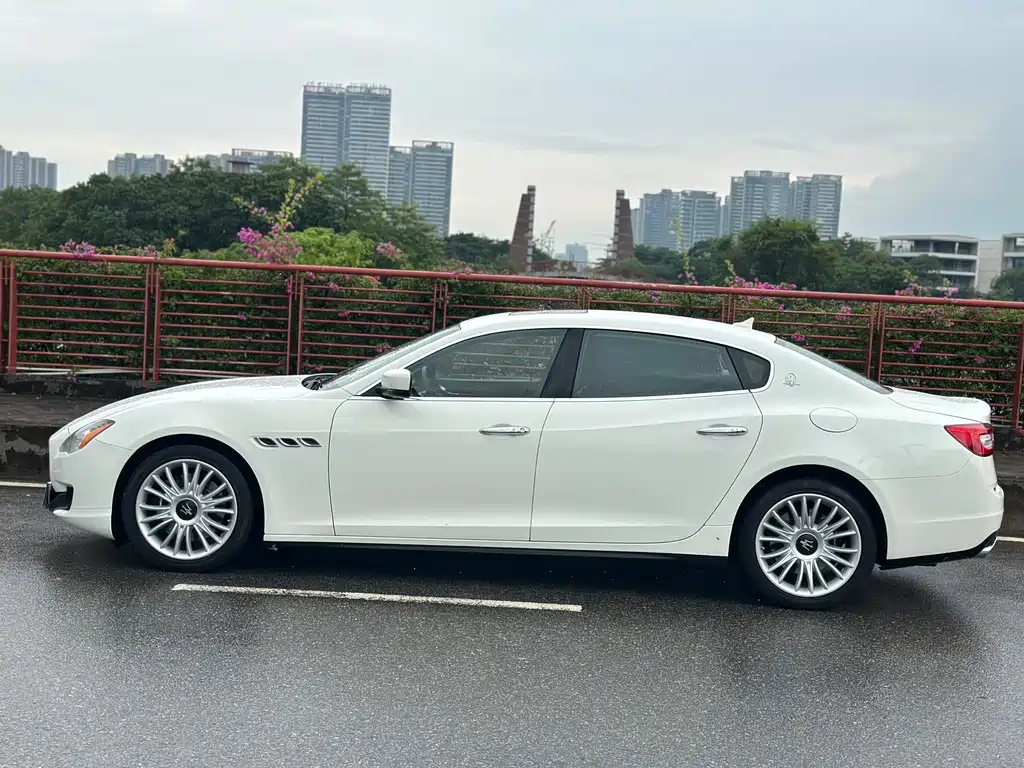 Maserati Quattroporte — миниатюра 4
