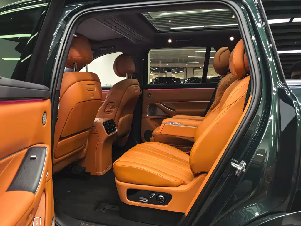 AITO ASK THE WORLD M8