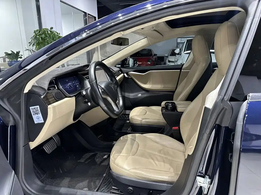 Tesla Model S — миниатюра 3
