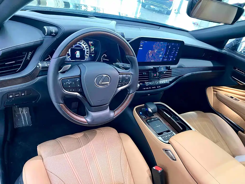 Lexus LS — миниатюра 5