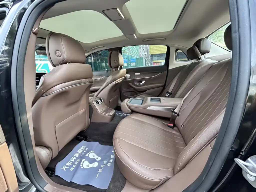 Mercedes-Benz E-Class — миниатюра 8