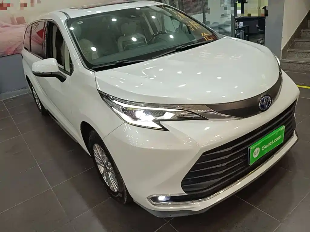 Toyota Sienna — миниатюра 4