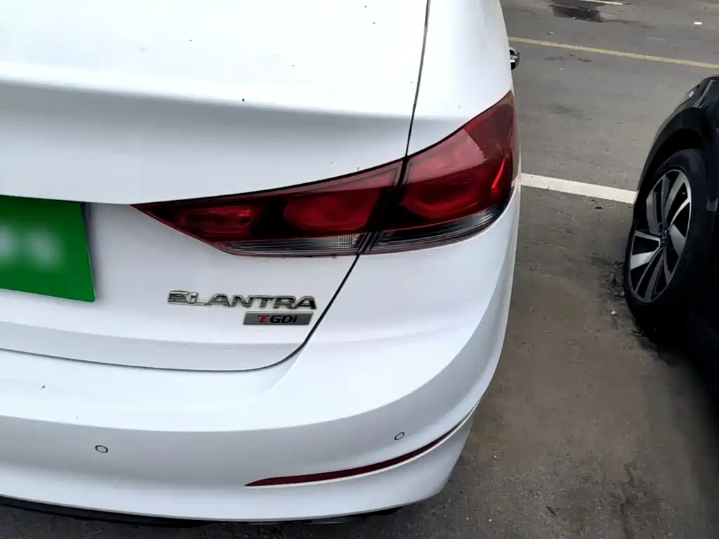 Hyundai Elantra — миниатюра 8