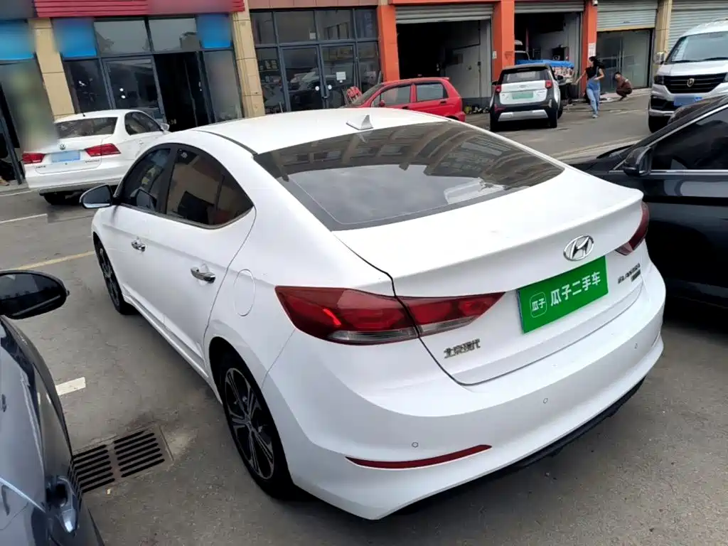 Hyundai Elantra — миниатюра 5