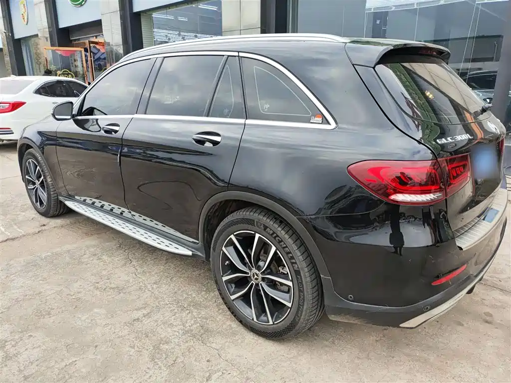 MERCEDES-BENZ GLC