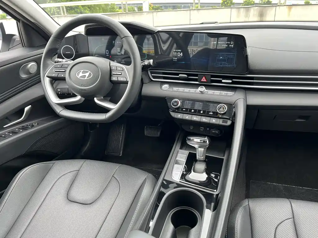 Hyundai Elantra — миниатюра 9