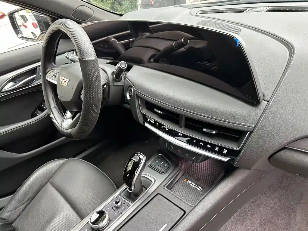 Cadillac CT5 — миниатюра 2