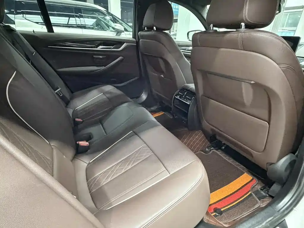 BMW 5 Series Facelift 2 525Li M Sport Package, фото 12