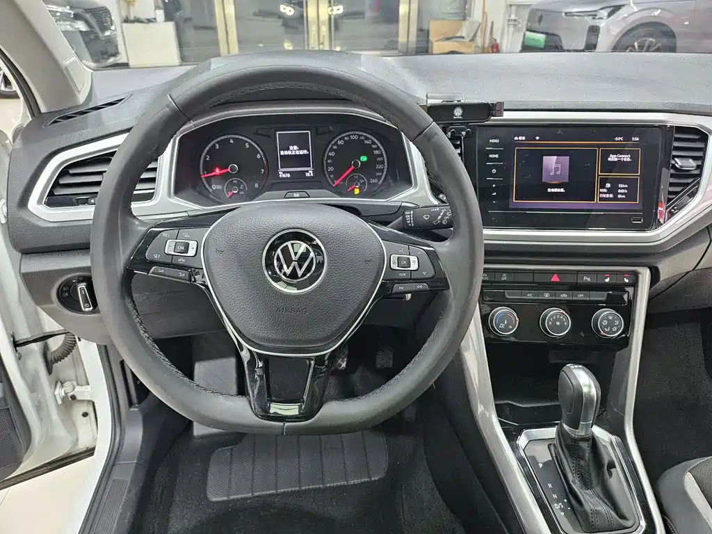 VOLKSWAGEN T ROC EXPLORING SONGS