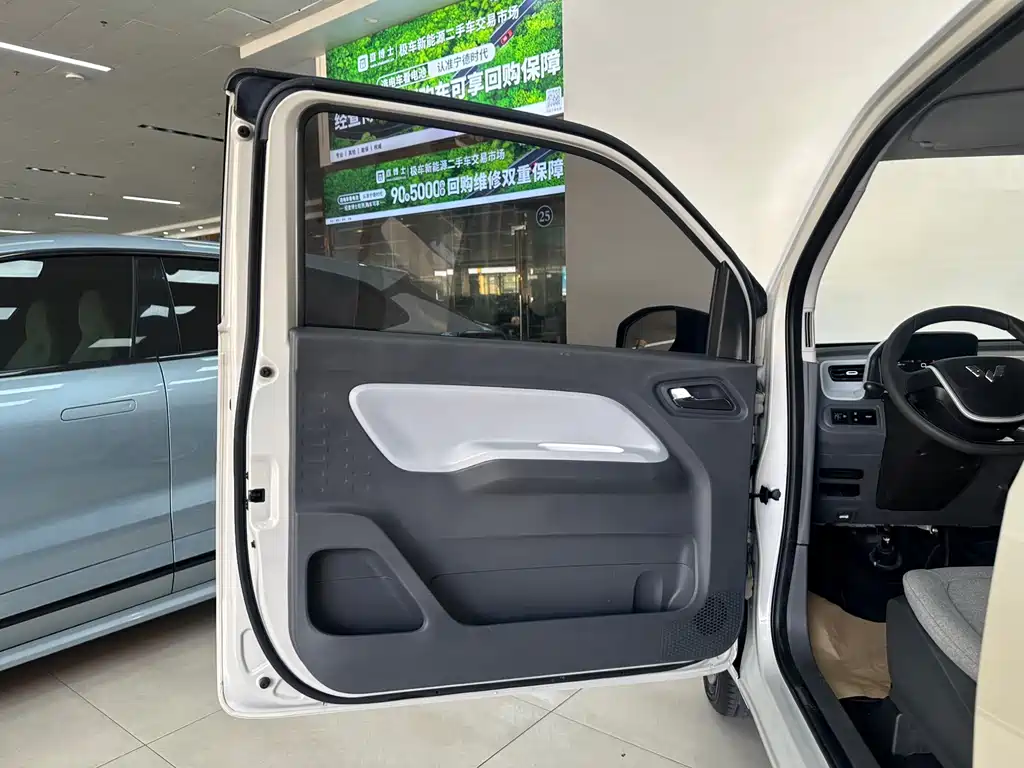 Wuling MINIEV — миниатюра 12