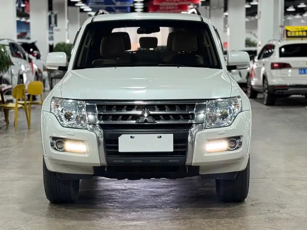 Mitsubishi Pajero (Import) 2018