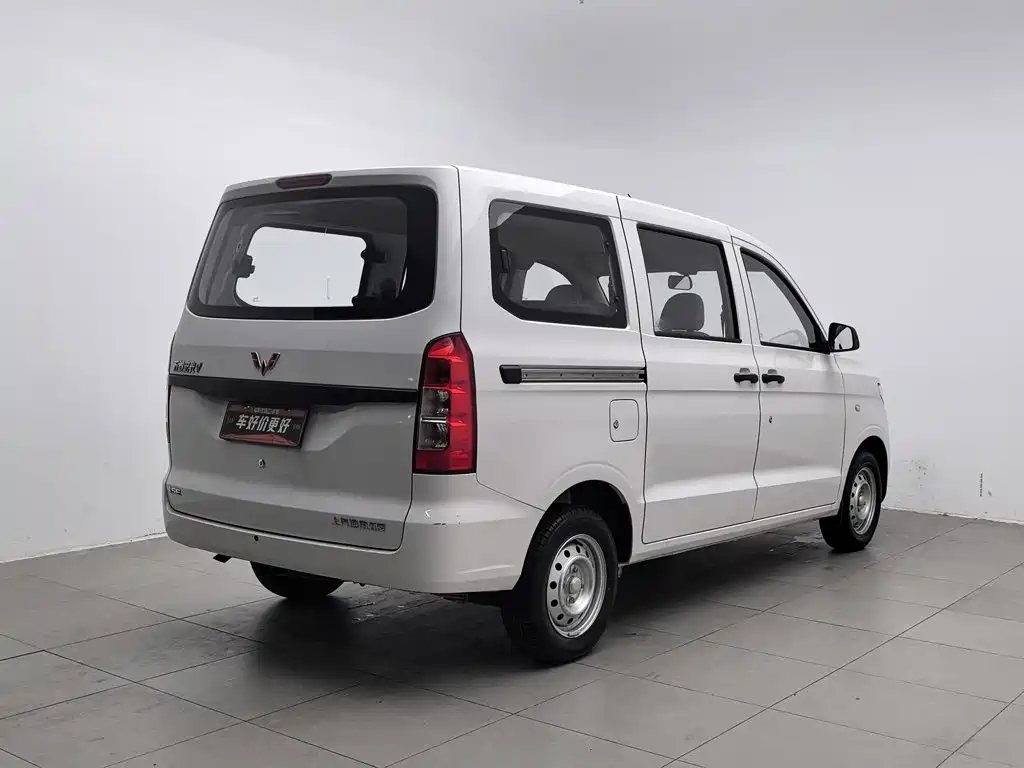 Wuling Hongguang V — миниатюра 2