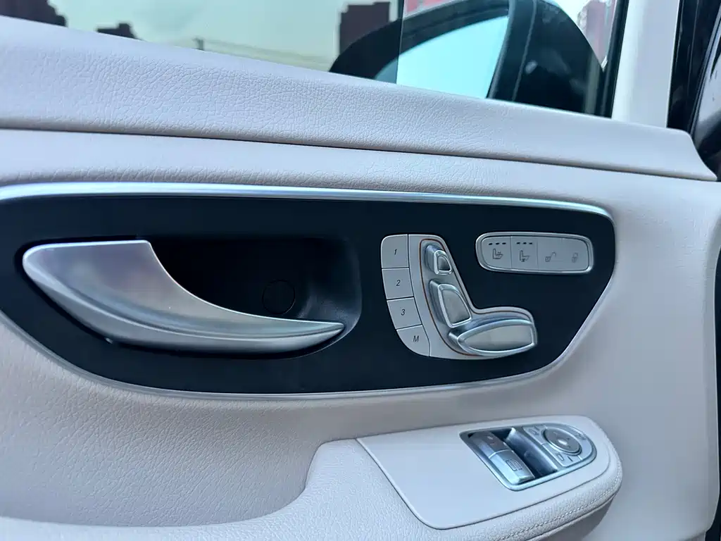 MERCEDES-BENZ V CLASS