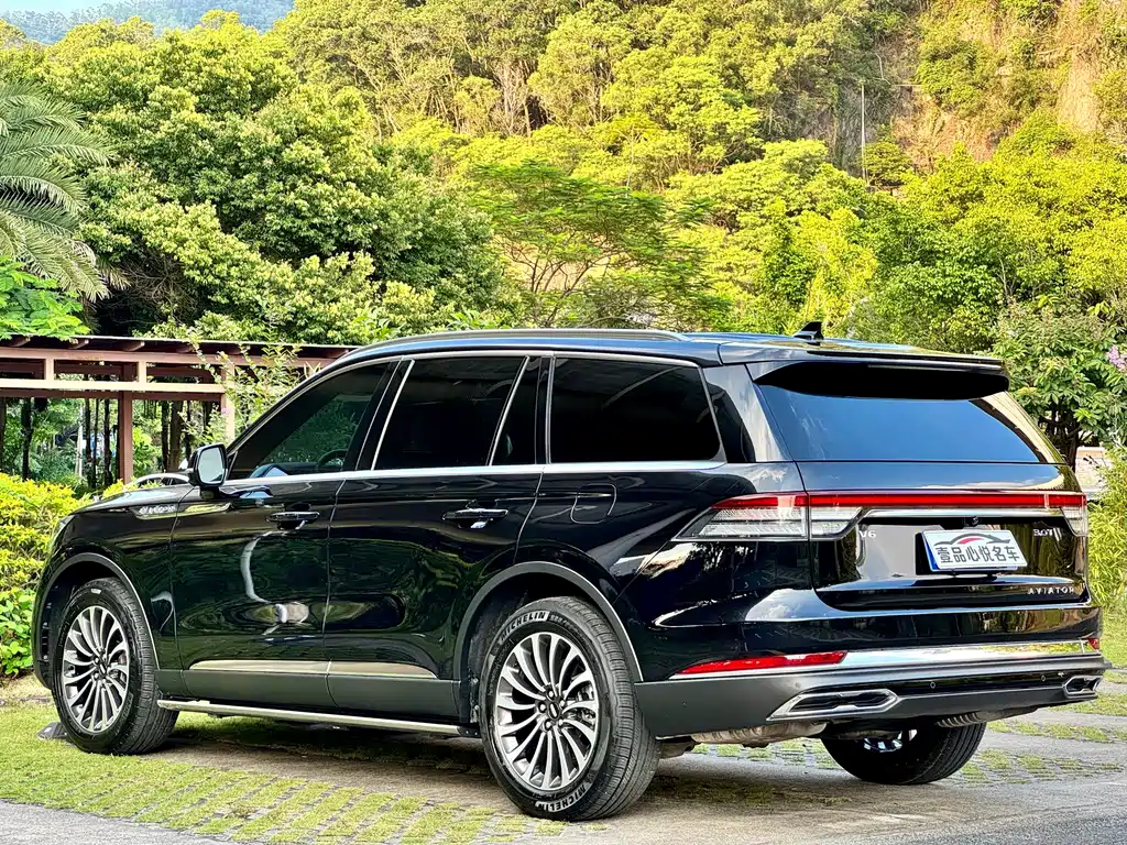 Lincoln Aviator — миниатюра 17