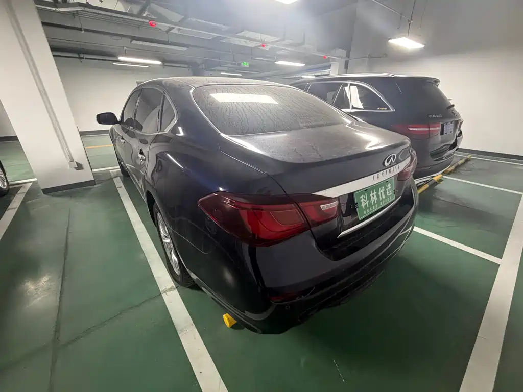 INFINITI Q70
